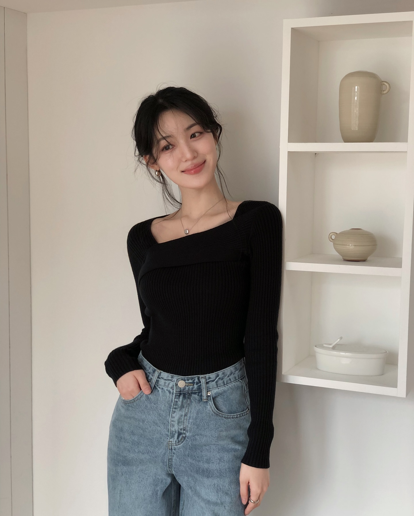 Cần phải biết ngay lúc này: Áo len mặc với 5 món thời trang sau là đẹp nhất!- Ảnh 1. Cần phải biết ngay lúc này: Áo len mặc với 5 món thời trang sau là đẹp nhất!- Ảnh 1.