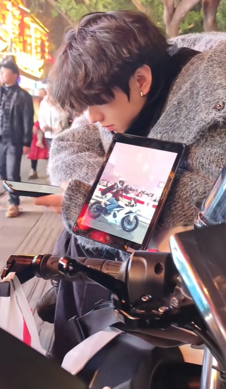 Rộ tr&agrave;o lưu thu&ecirc; trai đẹp cưỡi m&ocirc; t&ocirc; đi dạo đ&ecirc;m ở TP.HCM, c&oacute; clip hot mang về- Ảnh 5.