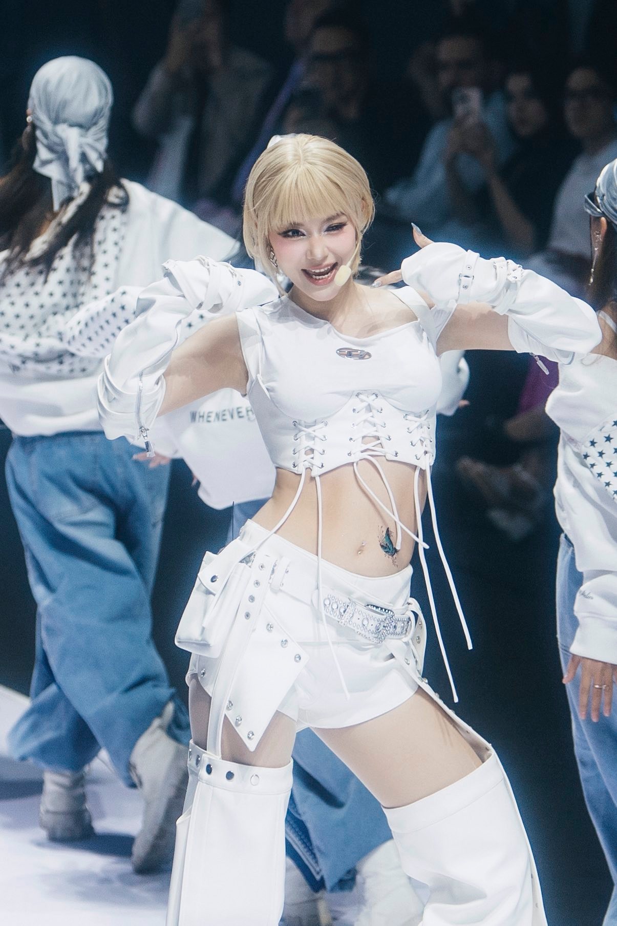 Minh Hằng đ&atilde; l&agrave;m g&igrave; m&agrave; phải chịu cảnh thờ ơ n&agrave;y?- Ảnh 2.