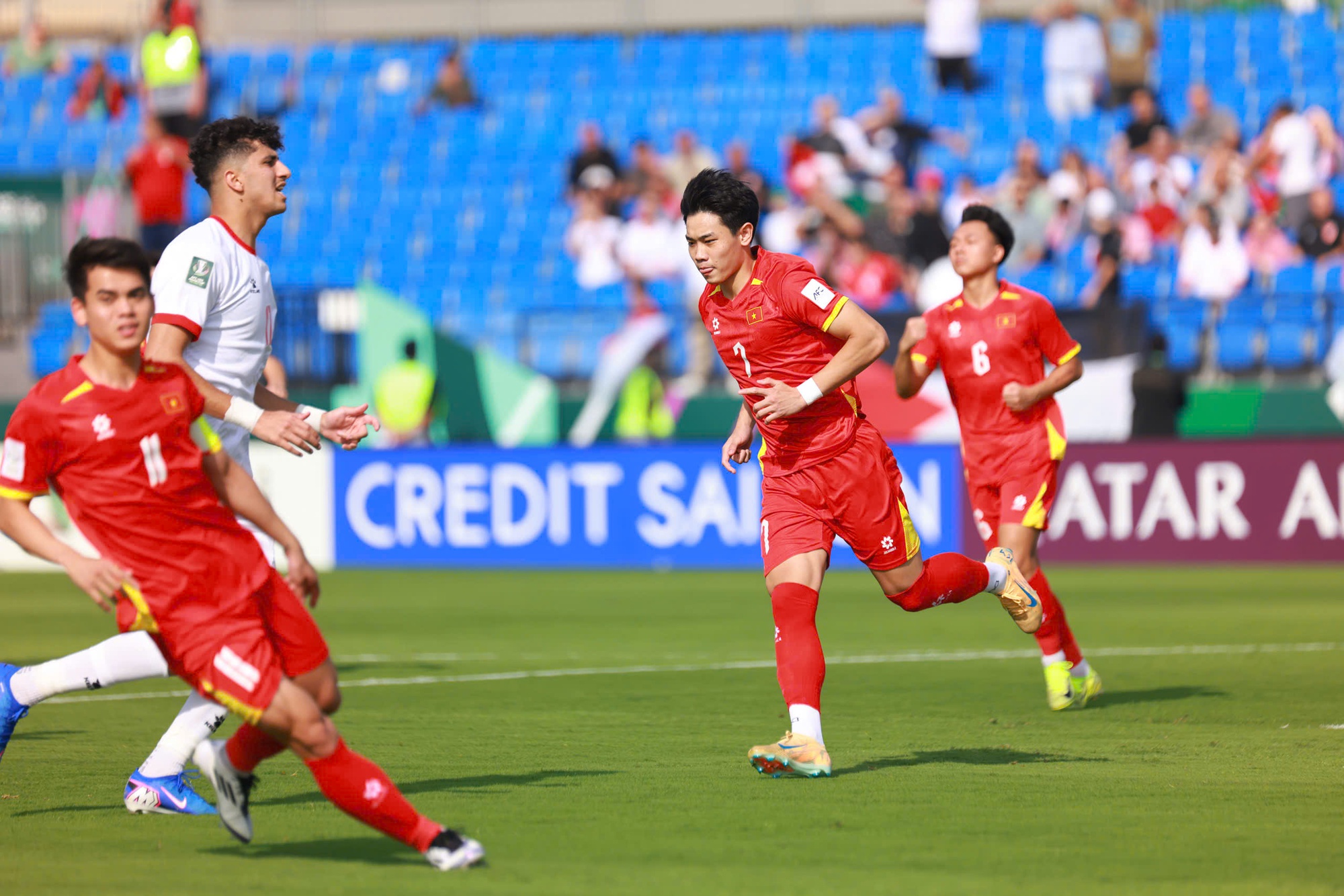 Ảnh: Hotboy U23 Việt Nam Đ&igrave;nh Bắc, Hiểu Minh "x&eacute; lưới" U23 Jordan tại giải U23 ch&acirc;u &Aacute;- Ảnh 3.