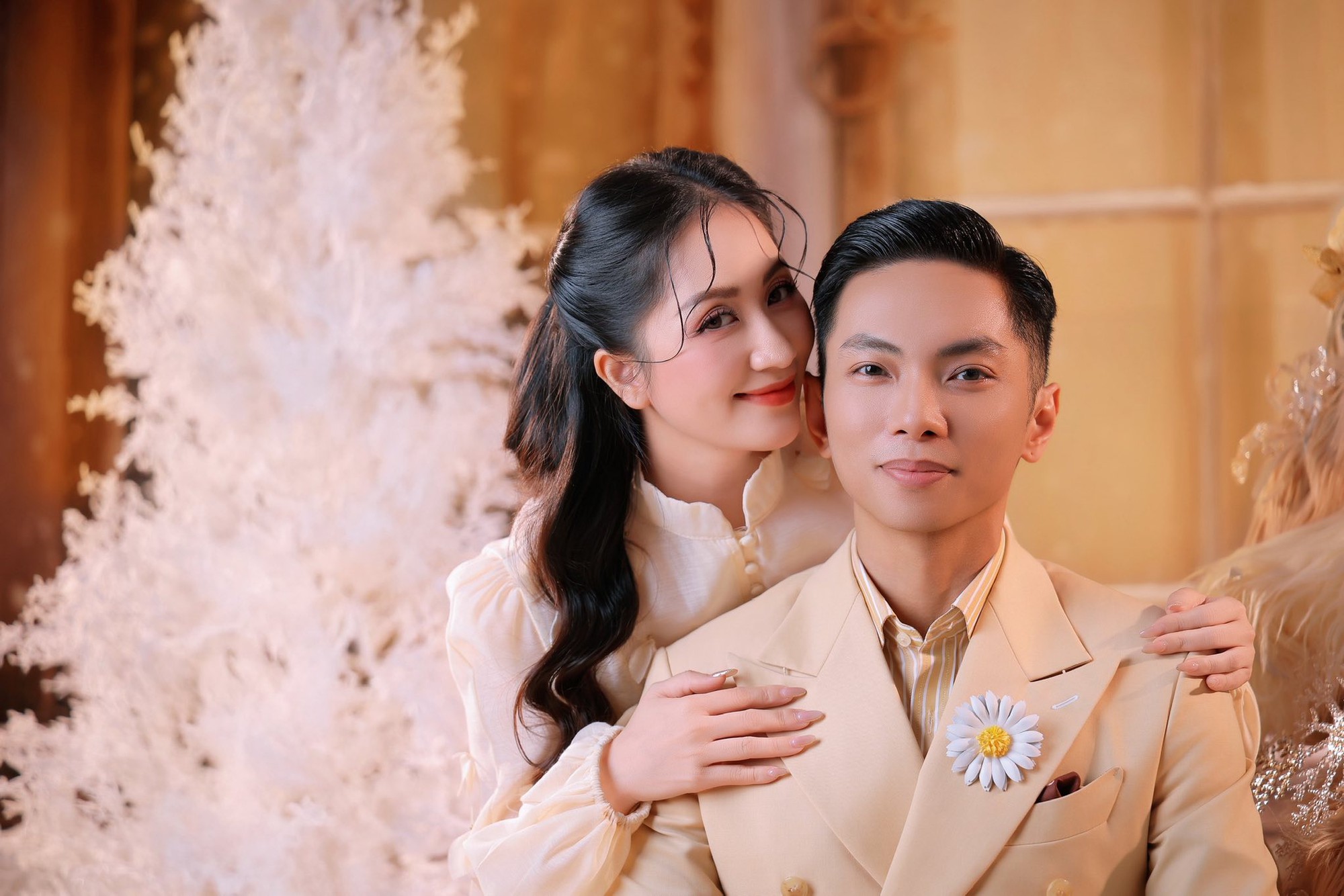 Bạn nhảy của Phan Hiển n&oacute;i thẳng về Kh&aacute;nh Thi: Chị ấy 