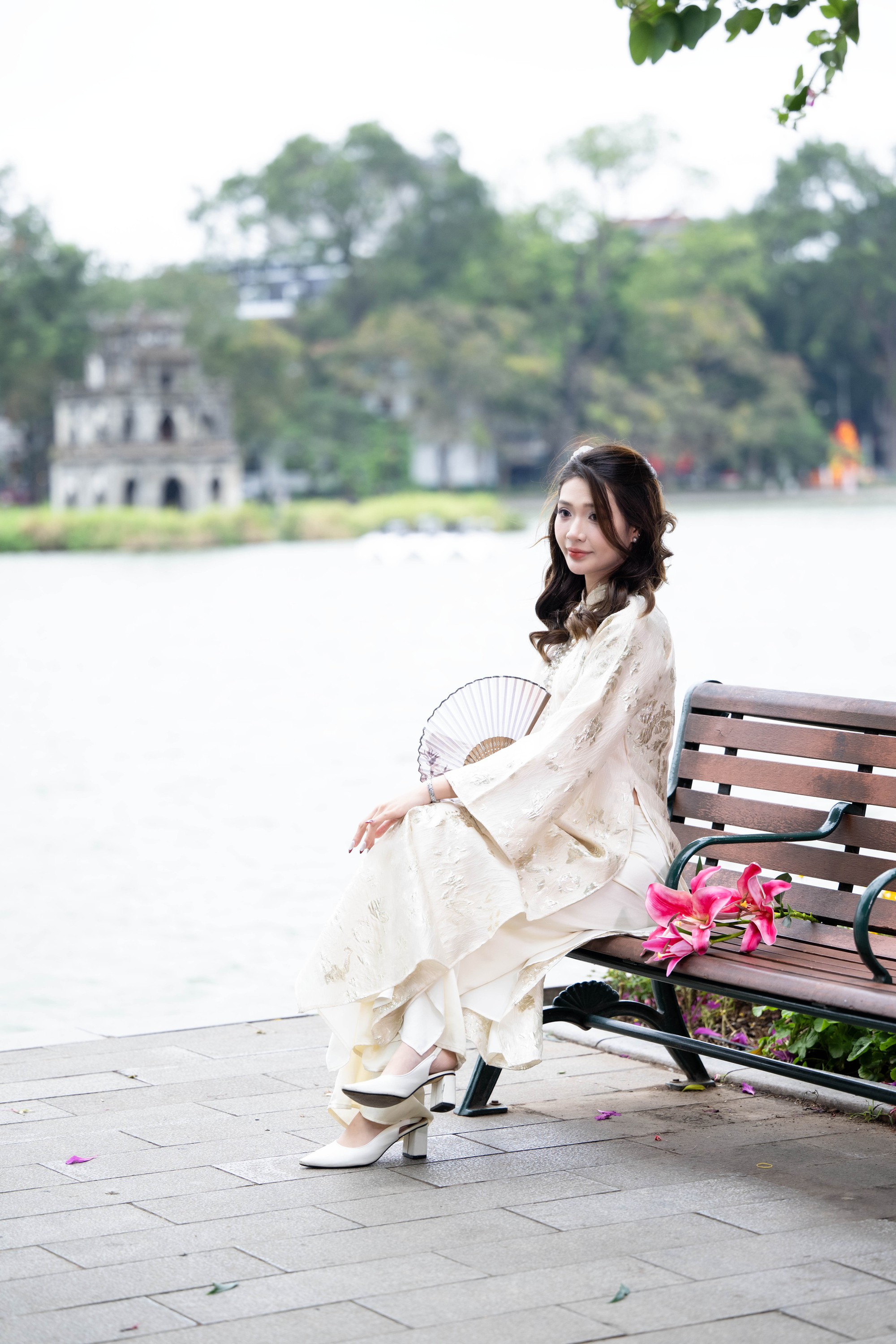 Hội n&agrave;ng thơ H&agrave; Nội vượt r&eacute;t s&acirc;u đi chụp &aacute;o d&agrave;i, 