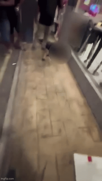 Đang d&ugrave;ng bữa trong nh&agrave; h&agrave;ng, người đ&agrave;n &ocirc;ng bị 1 tay s&uacute;ng bắn tử vong, hiện trường v&ocirc; c&ugrave;ng hỗn loạn- Ảnh 1.