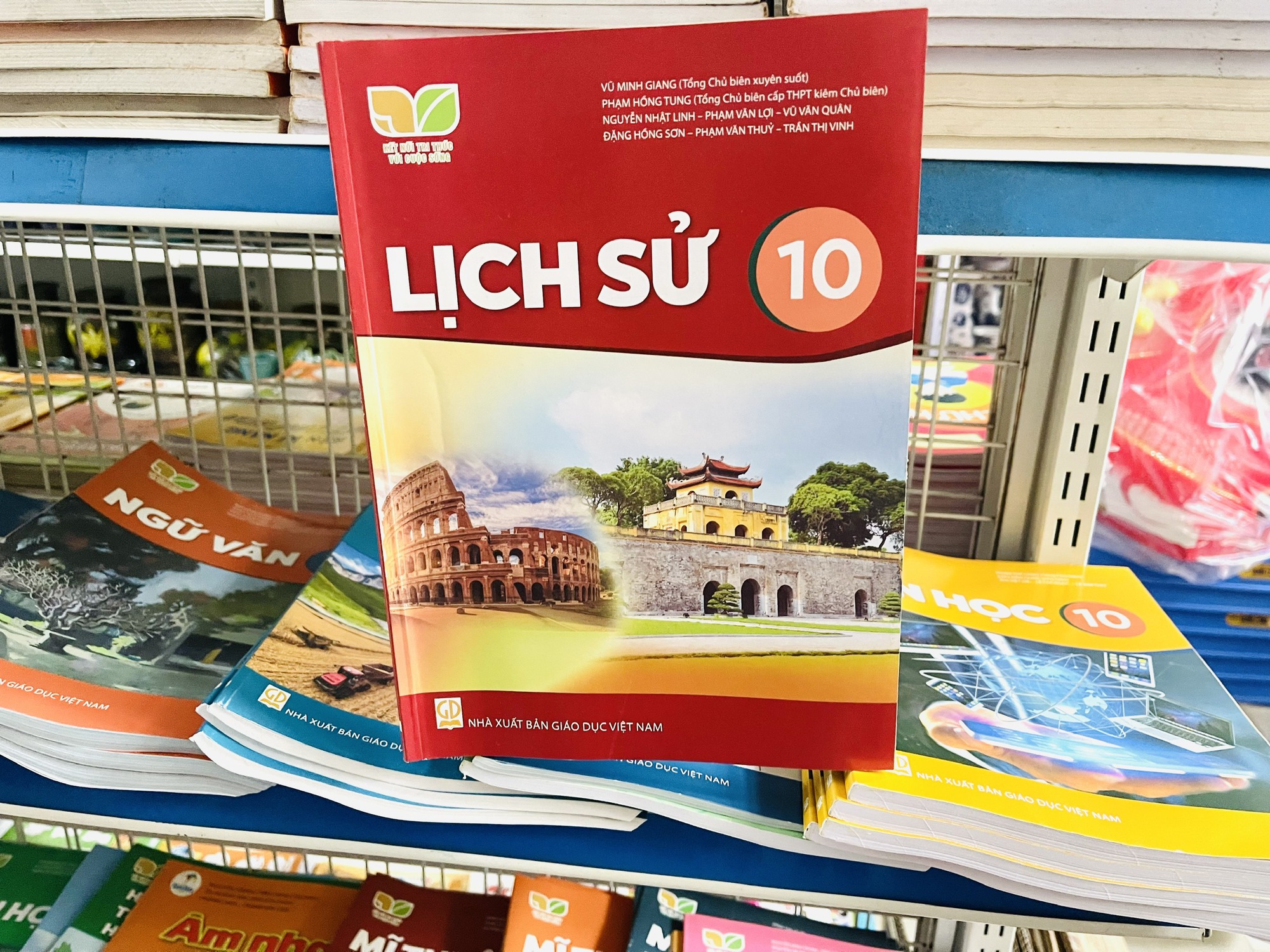 Bộ GD-ĐT cung cấp miễn phí sách giáo khoa vào 2030- Ảnh 1. Bộ GD-ĐT cung cấp miễn phí sách giáo khoa vào 2030- Ảnh 1.