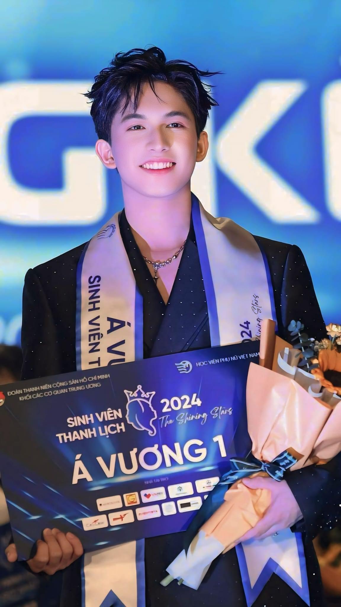 Cho&aacute;ng: 1 &Aacute; vương qu&ecirc; Nghệ An x&aacute;c nhận chuyển giới, kh&oacute;c khi nh&igrave;n v&agrave;o gương sau 3 lần phẫu thuật- Ảnh 1.