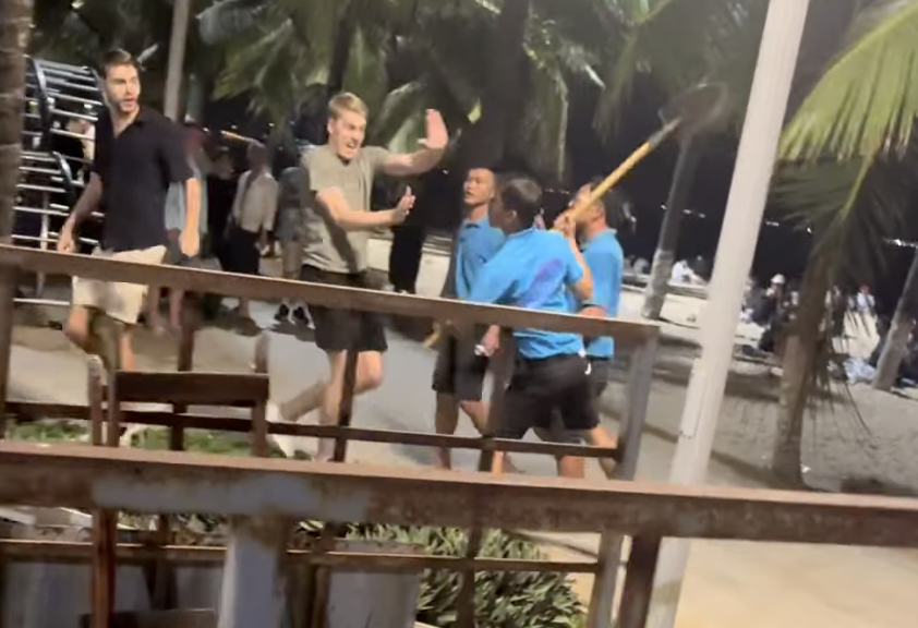 Đình chỉ quán bar có nhân viên cầm xẻng dọa khách nước ngoài ở Nha Trang- Ảnh 1. Đình chỉ quán bar có nhân viên cầm xẻng dọa khách nước ngoài ở Nha Trang- Ảnh 1.