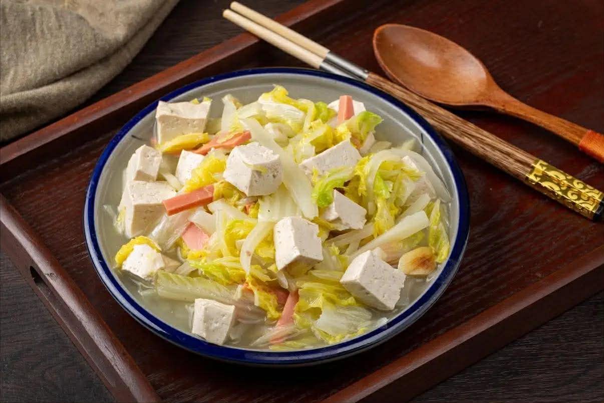 M&oacute;n n&agrave;y rất th&iacute;ch hợp cho thời tiết lạnh, nấu nhanh khoảng 15 ph&uacute;t m&agrave; v&ocirc; c&ugrave;ng ngon miệng v&agrave; đưa cơm- Ảnh 1.