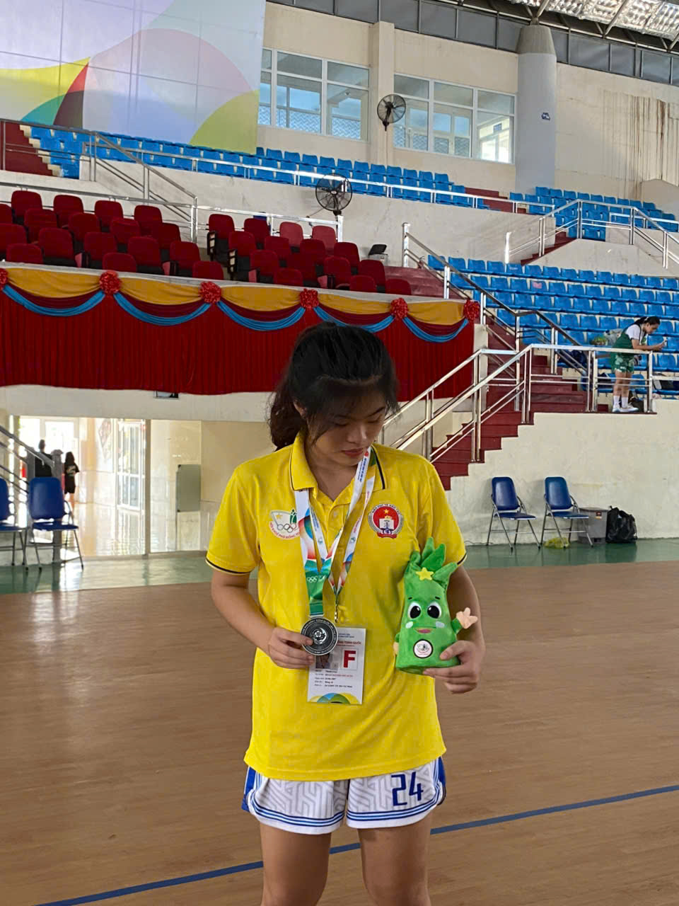 Hỏi ngược hội đồng tuyển sinh một câu "tréo ngoe", nữ sinh TP.HCM "ẵm" luôn học bổng xịn sò, còn học được bài học quý- Ảnh 2. Hỏi ngược hội đồng tuyển sinh một câu "tréo ngoe", nữ sinh TP.HCM "ẵm" luôn học bổng xịn sò, còn học được bài học quý- Ảnh 2.