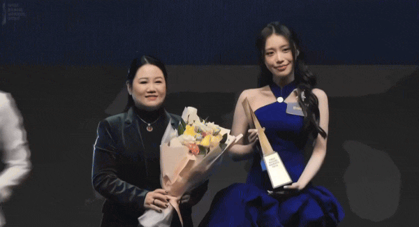 Ca sĩ người Hàn hát tiếng Việt vừa "ẵm" cúp quốc tế: Visual sáng bừng, chung giải với cả loạt siêu sao G-DRAGON, BLACKPINK- Ảnh 4. Ca sĩ người Hàn hát tiếng Việt vừa "ẵm" cúp quốc tế: Visual sáng bừng, chung giải với cả loạt siêu sao G-DRAGON, BLACKPINK- Ảnh 4.