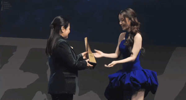 Ca sĩ người Hàn hát tiếng Việt vừa "ẵm" cúp quốc tế: Visual sáng bừng, chung giải với cả loạt siêu sao G-DRAGON, BLACKPINK- Ảnh 3. Ca sĩ người Hàn hát tiếng Việt vừa "ẵm" cúp quốc tế: Visual sáng bừng, chung giải với cả loạt siêu sao G-DRAGON, BLACKPINK- Ảnh 3.