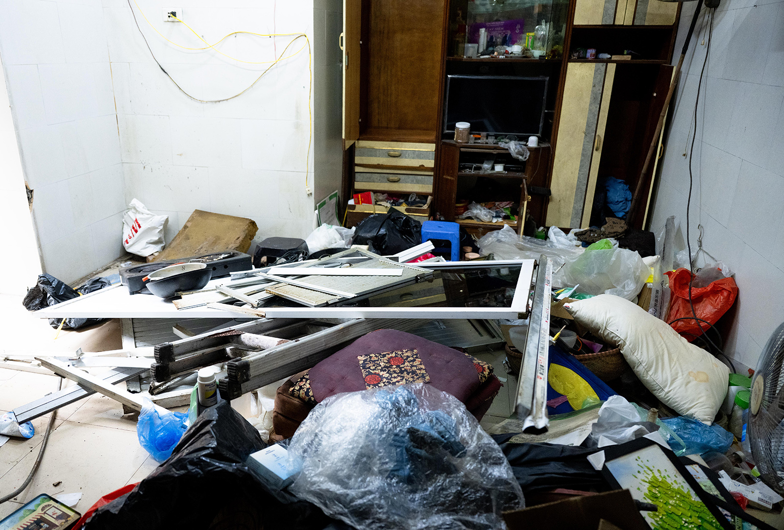 Người d&acirc;n khu "đất v&agrave;ng" Hồ Gươm tất bật thu dọn đồ đạc, b&agrave;n giao mặt bằng: Bao &aacute;nh mắt lưu luyến sau nhiều thế hệ gắn b&oacute;- Ảnh 8.