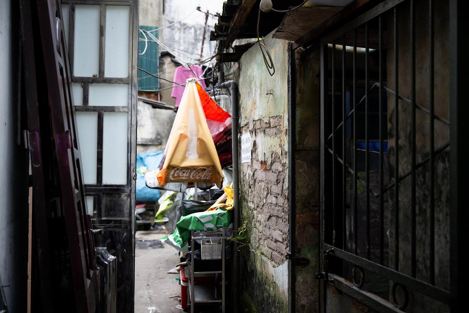 Người d&acirc;n khu "đất v&agrave;ng" Hồ Gươm tất bật thu dọn đồ đạc, b&agrave;n giao mặt bằng: Bao &aacute;nh mắt lưu luyến sau nhiều thế hệ gắn b&oacute;- Ảnh 10.