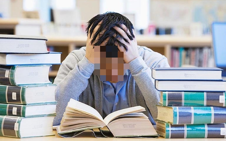 Nam sinh 18 tuổi kh&oacute;c nấc nhận tin nhiễm lậu sau chuyến du lịch đầu năm: 