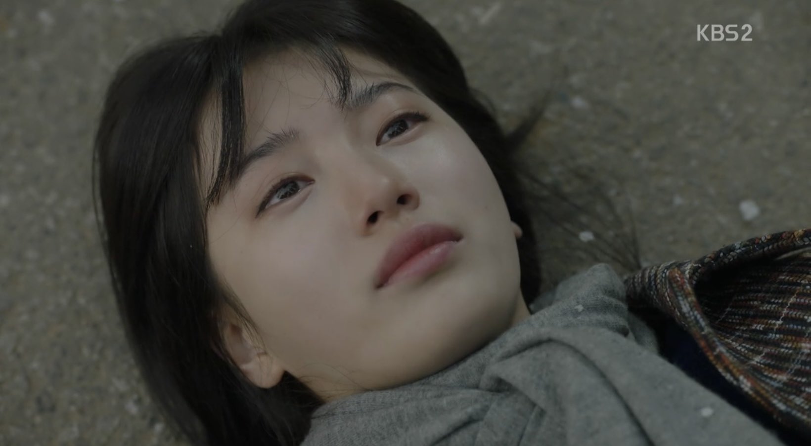 Điều bất thường trong đôi mắt của Suzy đang viral khắp cõi mạng- Ảnh 1. Điều bất thường trong đôi mắt của Suzy đang viral khắp cõi mạng- Ảnh 1.