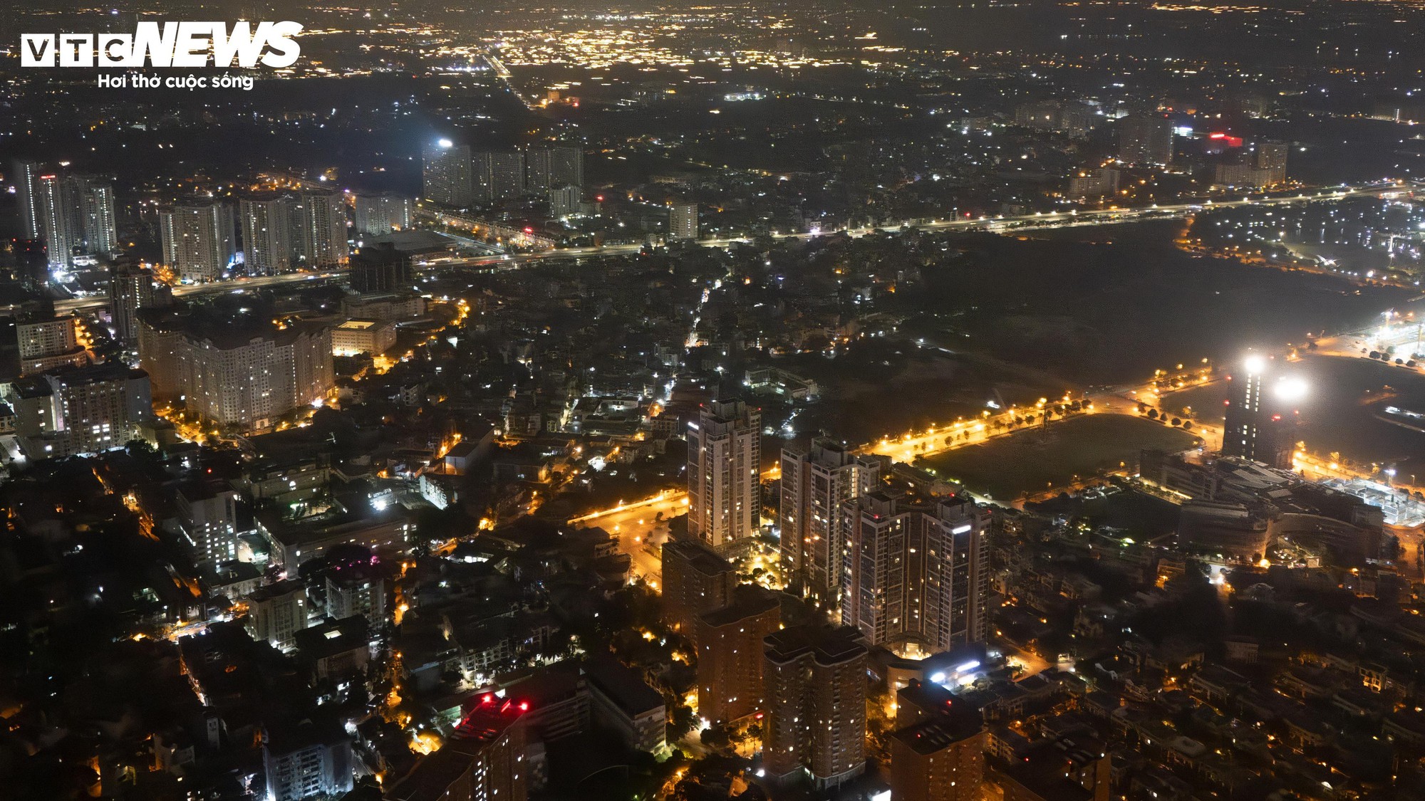 H&agrave; Nội r&eacute;t kỷ lục đầu m&ugrave;a: Người lao động co ro b&ecirc;n bếp lửa suốt đ&ecirc;m- Ảnh 16.