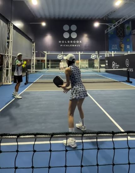 Hiền Hồ tập riêng pickleball với Quang Dương- Ảnh 1. Hiền Hồ tập riêng pickleball với Quang Dương- Ảnh 1.