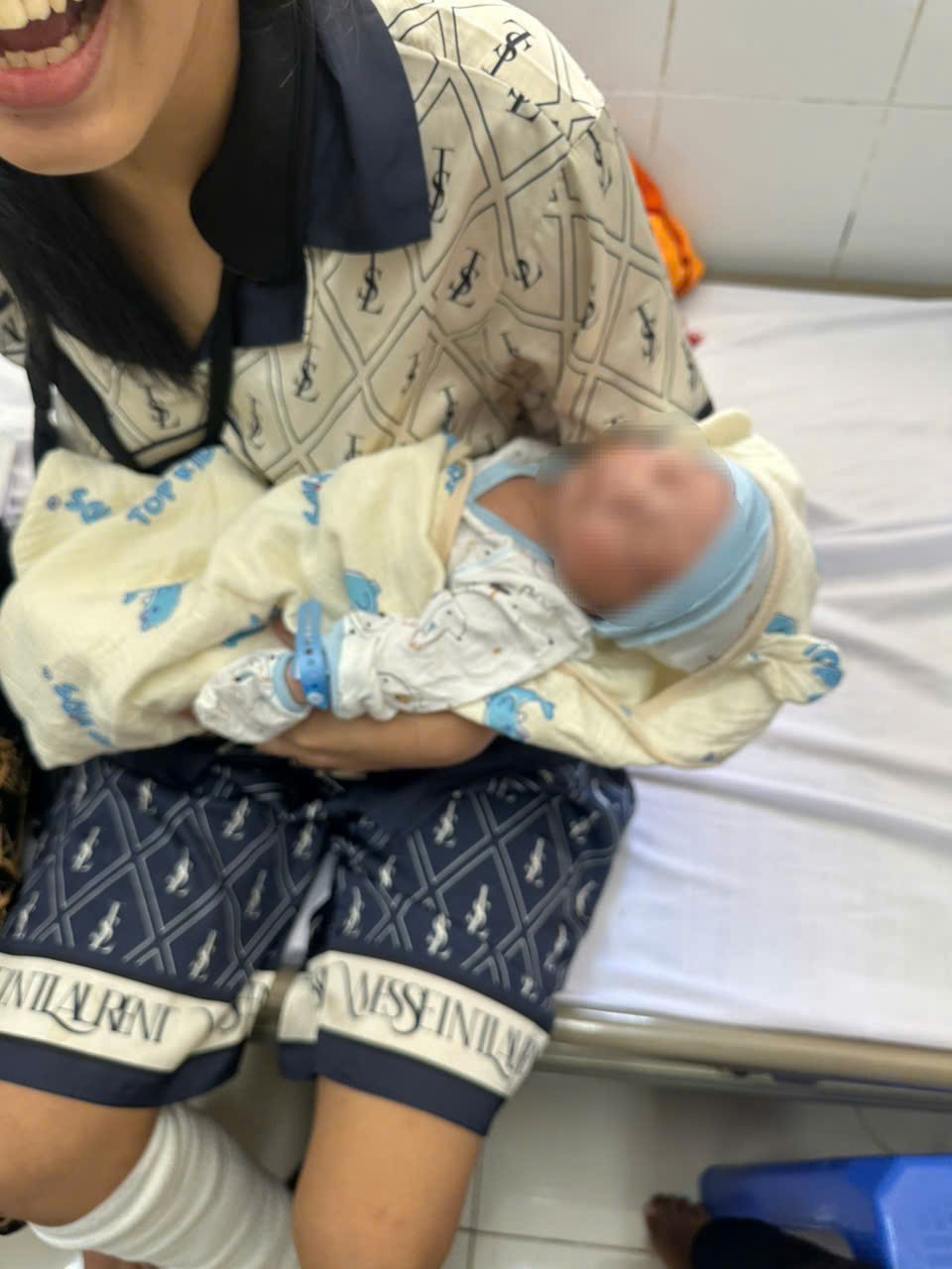 Gặp người mẹ trong ca gh&eacute;p nối b&agrave;n tay được &ldquo;nu&ocirc;i&rdquo; gần 2 th&aacute;ng dưới ch&acirc;n: &ldquo;Tết n&agrave;y với chị vậy l&agrave; trọn vẹn&rdquo;- Ảnh 3.