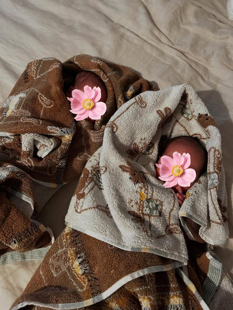 Nữ ca sĩ đau đớn th&ocirc;ng b&aacute;o 2 con song sinh mắc bệnh nặng, c&oacute; thể liệt suốt đời- Ảnh 2.