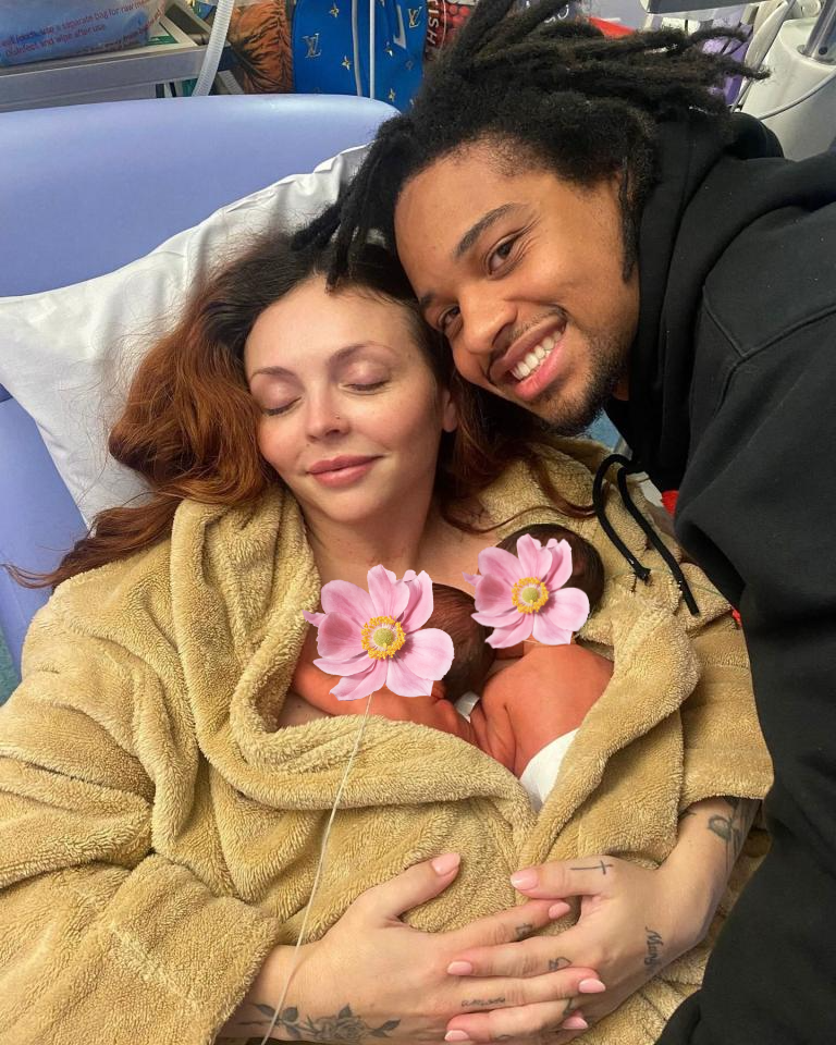 Nữ ca sĩ đau đớn th&ocirc;ng b&aacute;o 2 con song sinh mắc bệnh nặng, c&oacute; thể liệt suốt đời- Ảnh 1.