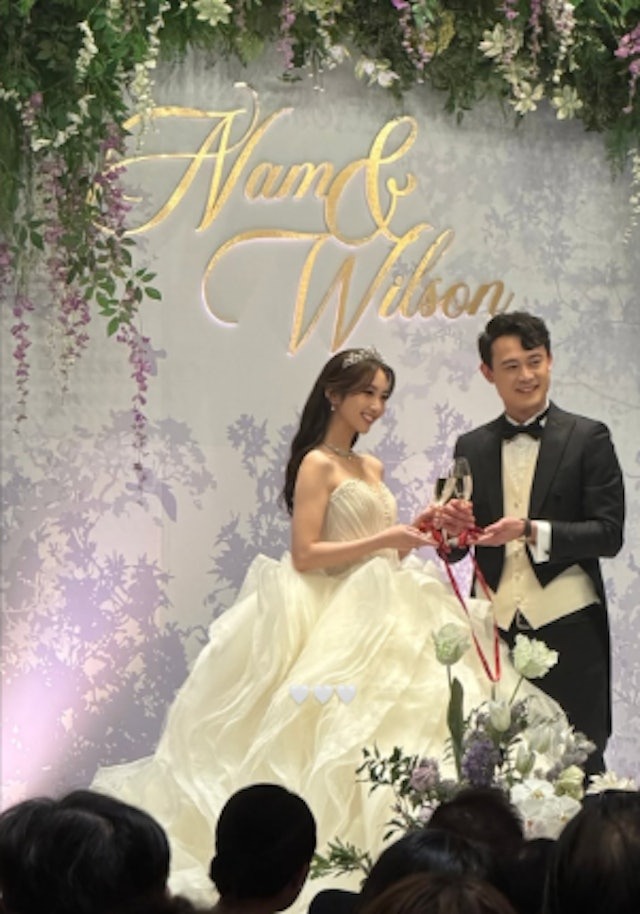 Mỹ nh&acirc;n khiến t&igrave;nh cũ cạo đầu đi tu đ&atilde; sinh con g&aacute;i đầu l&ograve;ng, l&agrave;m đ&aacute;m cưới với CEO 3 tập đo&agrave;n tối qua- Ảnh 2.