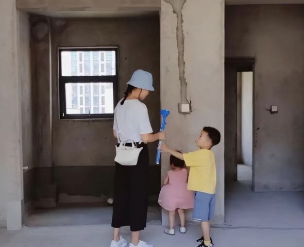 Khoe ảnh ng&ocirc;i nh&agrave; mới x&acirc;y, 1 b&agrave; mẹ bị d&acirc;n mạng "soi" ra chi tiết trọng nam khinh nữ d&ugrave; c&ocirc; li&ecirc;n tục phủ nhận- Ảnh 1.