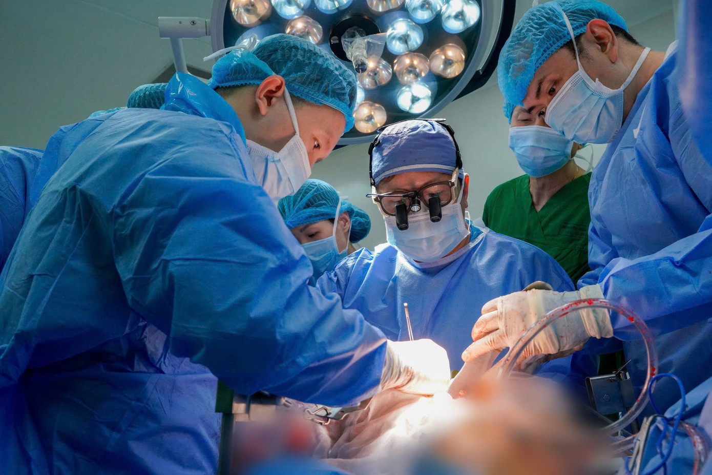 2 ca gh&eacute;p tạng xuy&ecirc;n đ&ecirc;m gi&agrave;nh lại sự sống từ 'tử thần'- Ảnh 2.