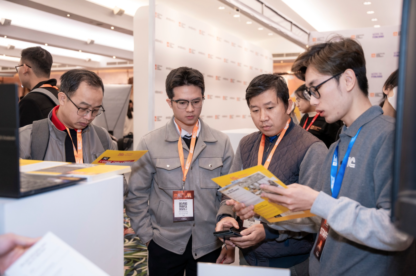 Lương trưởng ph&ograve;ng hơn 50 triệu/th&aacute;ng: Ng&agrave;nh n&agrave;o đang "l&ecirc;n ng&ocirc;i" vua tuyển dụng?- Ảnh 1.