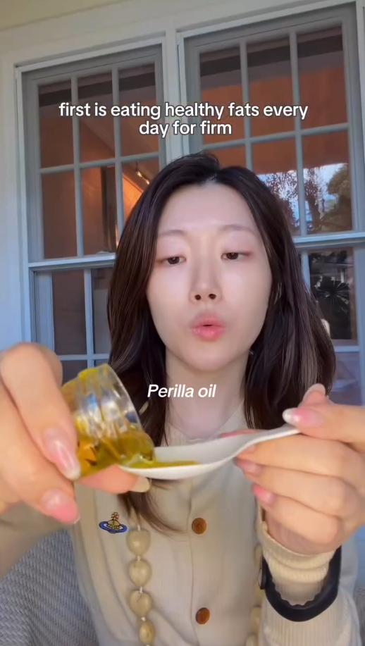 G&aacute;i H&agrave;n chia sẻ 10 điều giữ l&agrave;n da m&atilde;i đứng y&ecirc;n ở tuổi 27 - thời điểm v&agrave;ng để chống l&atilde;o ho&aacute;- Ảnh 2.