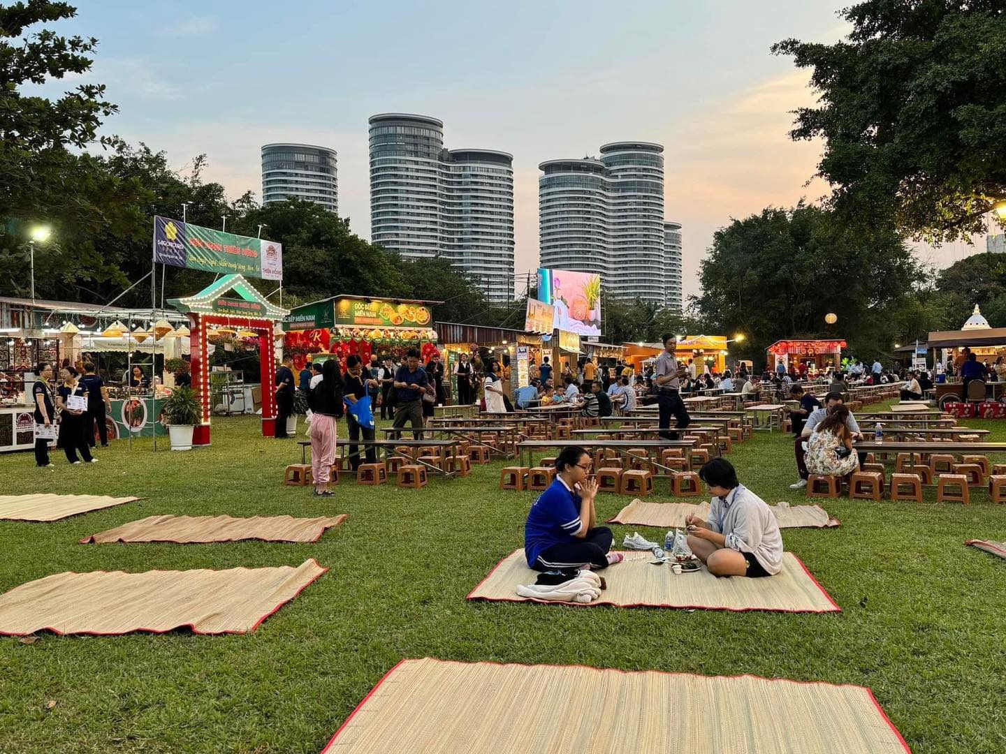 10 địa điểm chụp ảnh Tết miễn ph&iacute; đang g&acirc;y b&atilde;o tại TP.HCM, vừa cổ k&iacute;nh lại đẹp tựa phim trường- Ảnh 21.