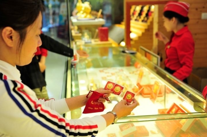 C&ocirc;ng an ph&aacute;t cảnh b&aacute;o đến người d&acirc;n mua, b&aacute;n, t&iacute;ch trữ v&agrave;ng- Ảnh 1.