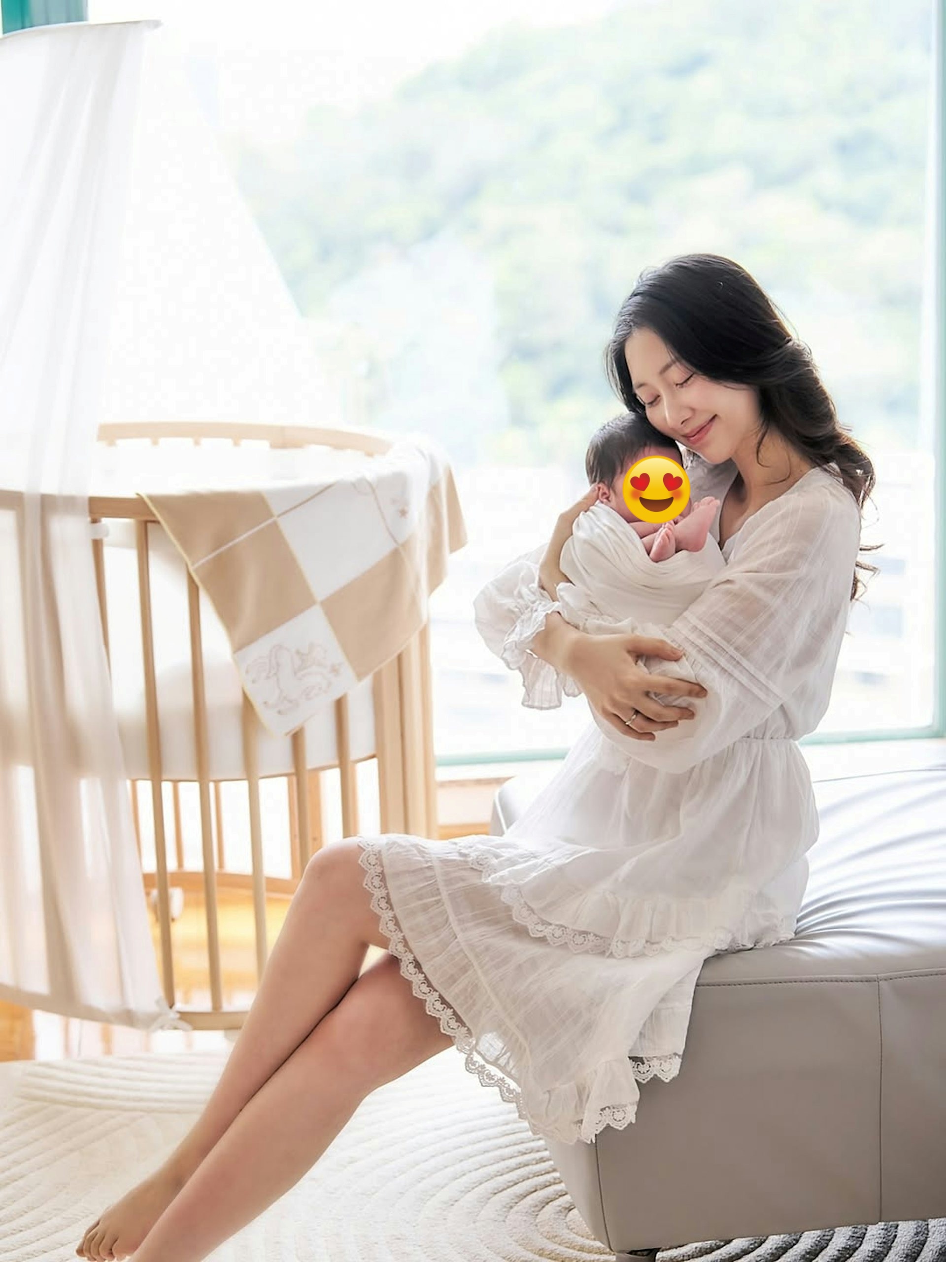 Mỹ nh&acirc;n khiến t&igrave;nh cũ cạo đầu đi tu đ&atilde; sinh con g&aacute;i đầu l&ograve;ng, l&agrave;m đ&aacute;m cưới với CEO 3 tập đo&agrave;n tối qua- Ảnh 6.