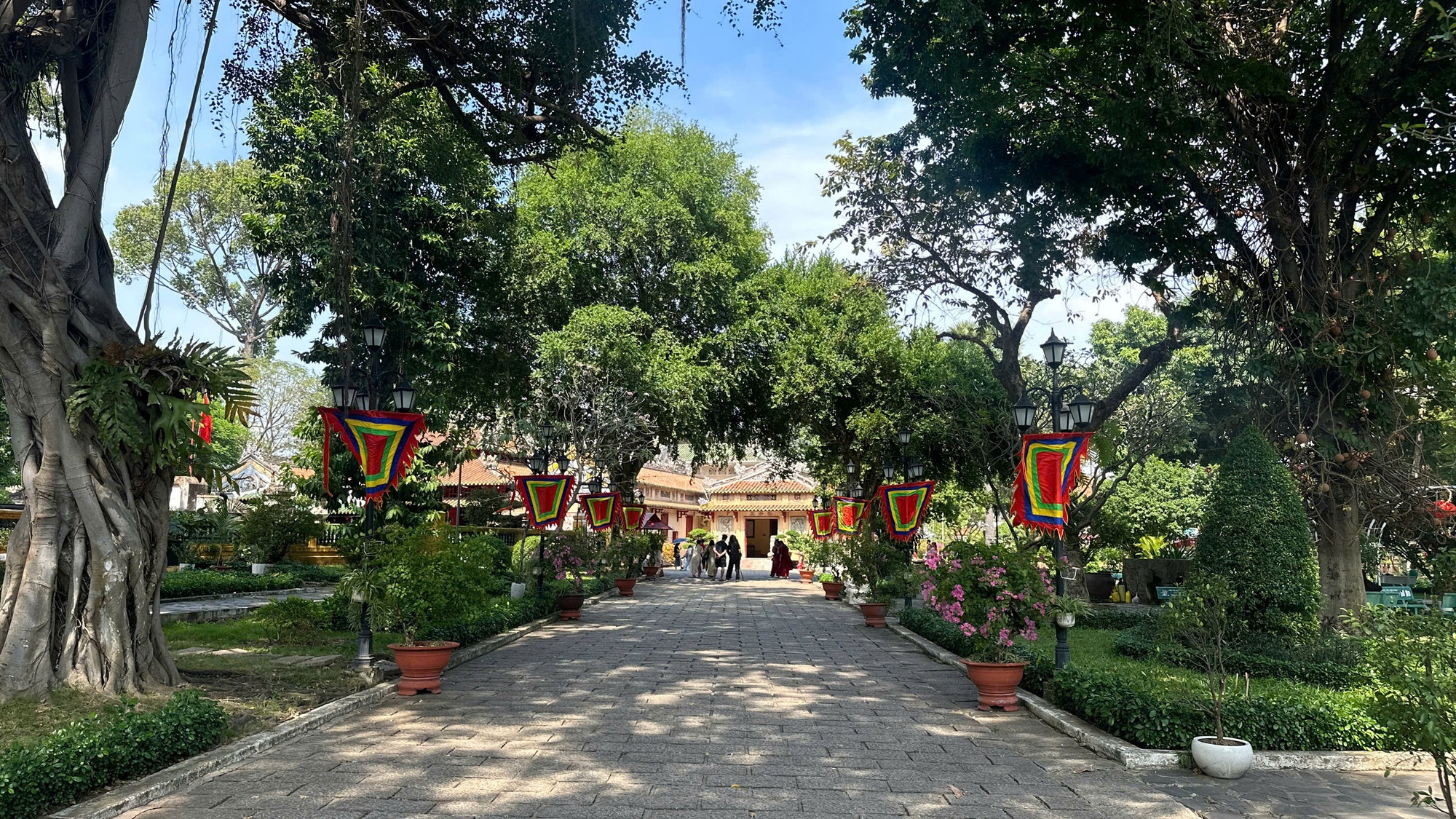 10 địa điểm chụp ảnh Tết miễn ph&iacute; đang g&acirc;y b&atilde;o tại TP.HCM, vừa cổ k&iacute;nh lại đẹp tựa phim trường- Ảnh 2.