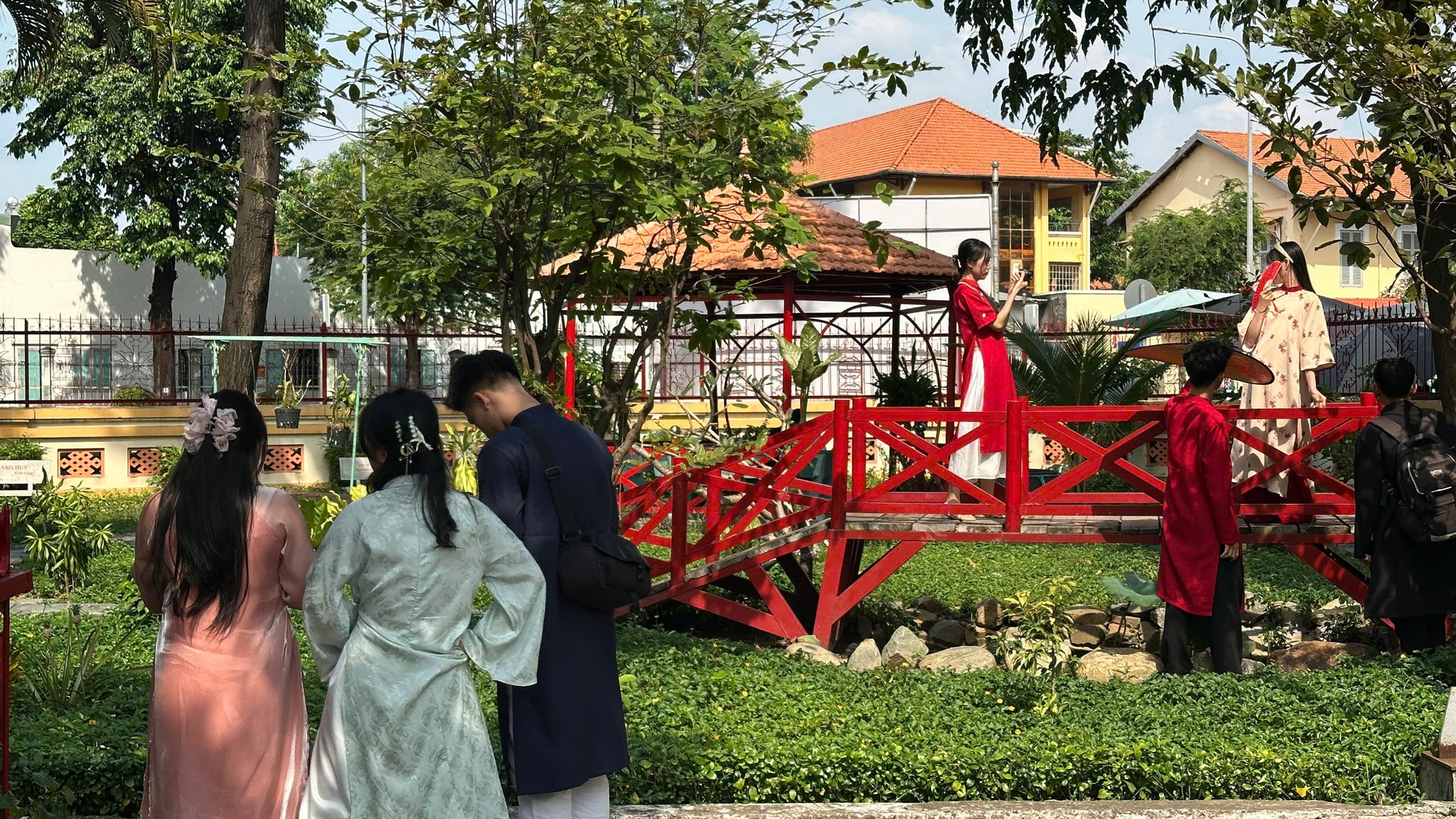 10 địa điểm chụp ảnh Tết miễn ph&iacute; đang g&acirc;y b&atilde;o tại TP.HCM, vừa cổ k&iacute;nh lại đẹp tựa phim trường- Ảnh 3.