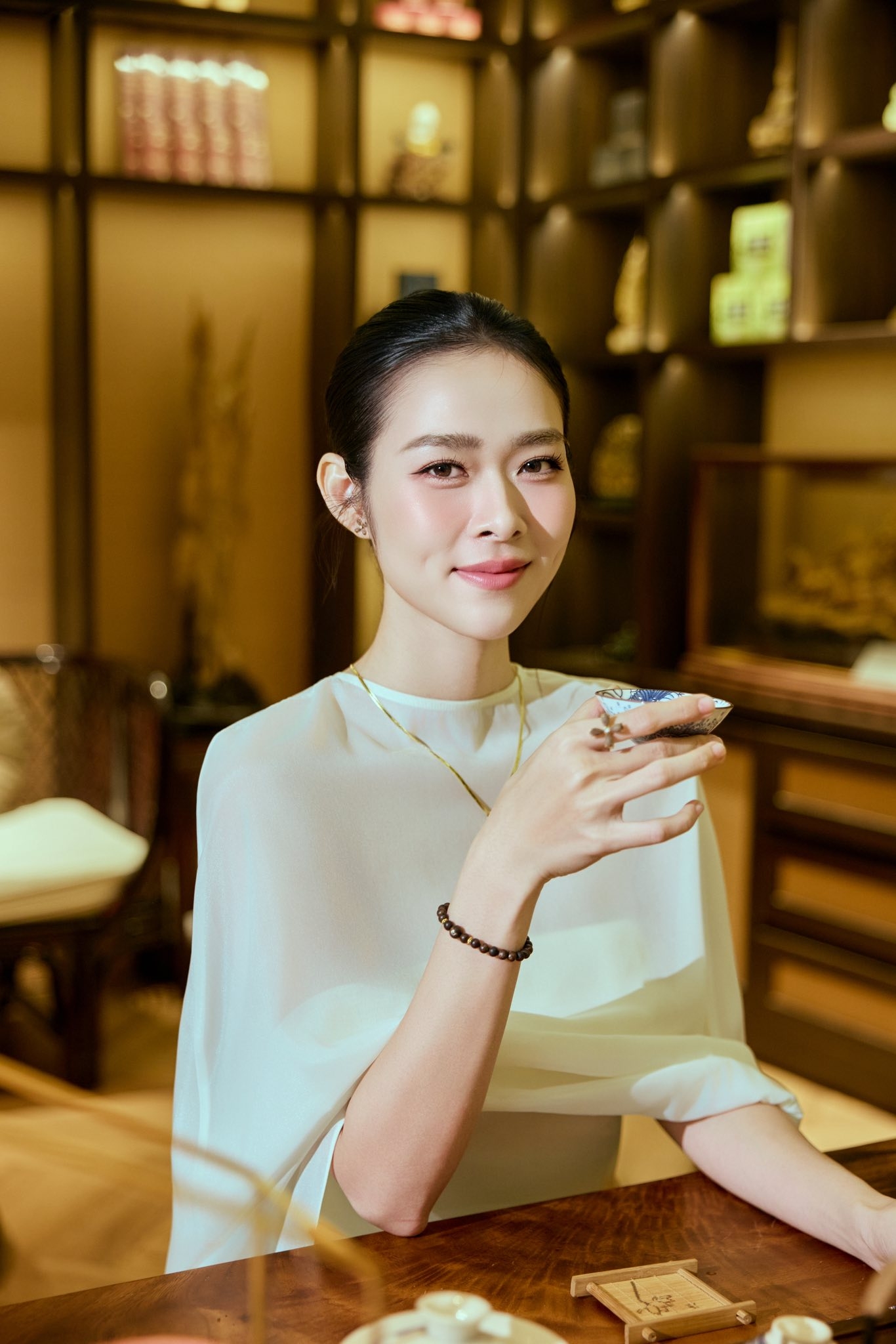 Việt Nam có 1 tuyệt sắc giai nhân không ai muốn đứng cạnh, nhìn mặt là hiểu lý do- Ảnh 5. Việt Nam có 1 tuyệt sắc giai nhân không ai muốn đứng cạnh, nhìn mặt là hiểu lý do- Ảnh 5.