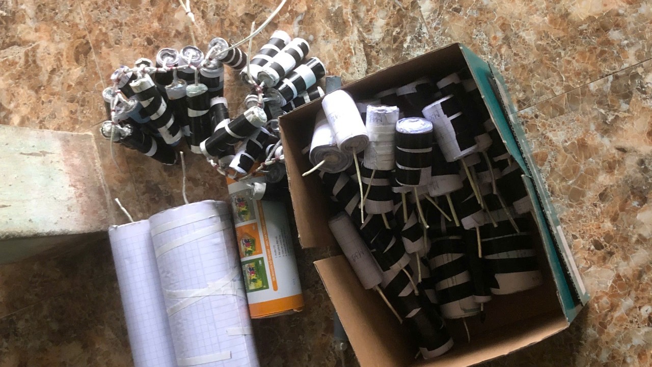 Nhóm học sinh đã làm điều nguy hiểm sau khi xem clip trên mạng (!)- Ảnh 2. Nhóm học sinh đã làm điều nguy hiểm sau khi xem clip trên mạng (!)- Ảnh 2.