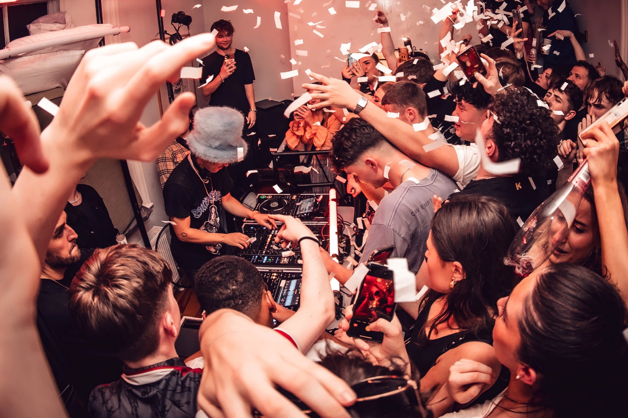 Gen Z vẫn đi bar, nhưng họ uống theo c&aacute;ch ri&ecirc;ng của m&igrave;nh- Ảnh 2.