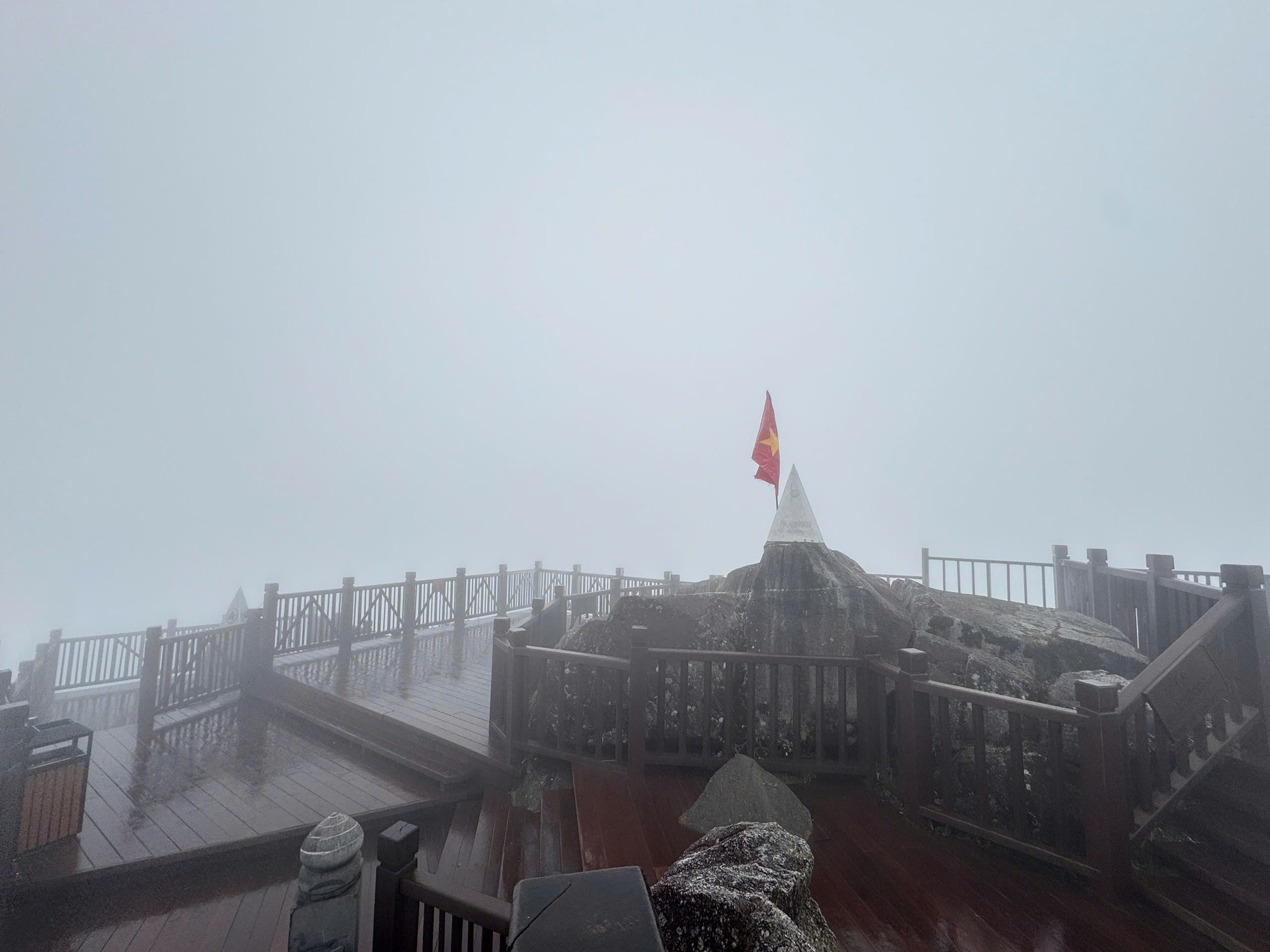 Sáng nay, 1 nơi ở Việt Nam chỉ còn -3 độ C, cảnh tượng gây choáng bao trùm- Ảnh 4. Sáng nay, 1 nơi ở Việt Nam chỉ còn -3 độ C, cảnh tượng gây choáng bao trùm- Ảnh 4.