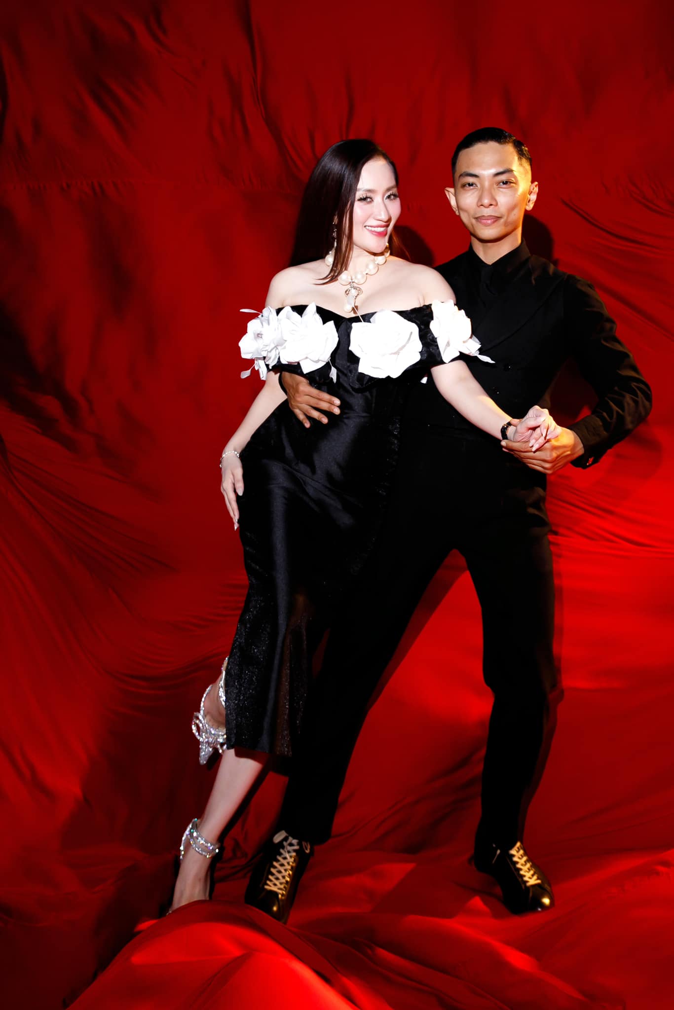 Nam nghệ sĩ cưới nữ viện trưởng hơn 12 tuổi, vợ rất ghen n&ecirc;n ngại ph&aacute;i nữ, chiều vợ hết mực- Ảnh 1.