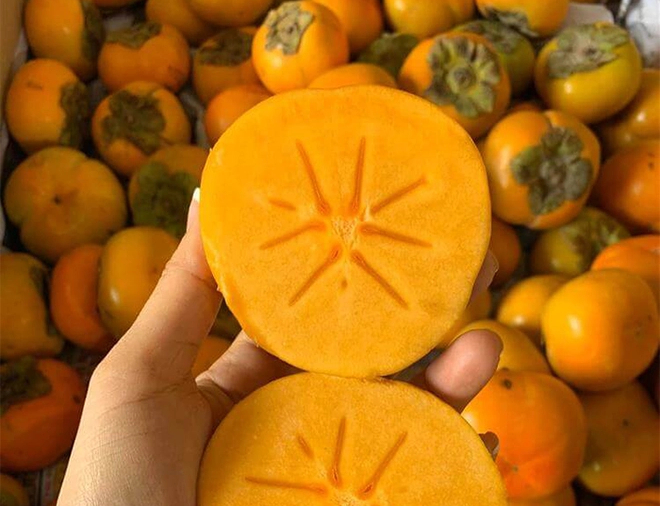 Nữ giới sau 40 tuổi k&eacute;n ăn mấy cũng phải chăm "nạp" 4 thực phẩm m&agrave;u v&agrave;ng n&agrave;y: C&acirc;n bằng nội tiết, dưỡng da, gi&uacute;p "gi&agrave; chậm"- Ảnh 4.