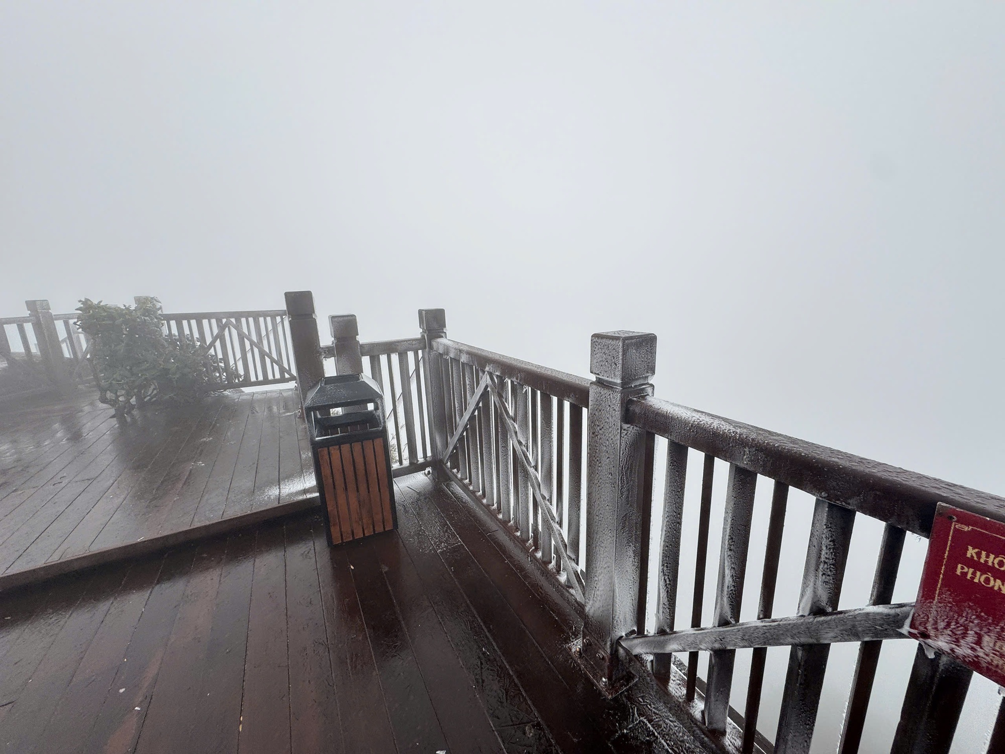 Sáng nay, 1 nơi ở Việt Nam chỉ còn -3 độ C, cảnh tượng gây choáng bao trùm- Ảnh 5. Sáng nay, 1 nơi ở Việt Nam chỉ còn -3 độ C, cảnh tượng gây choáng bao trùm- Ảnh 5.