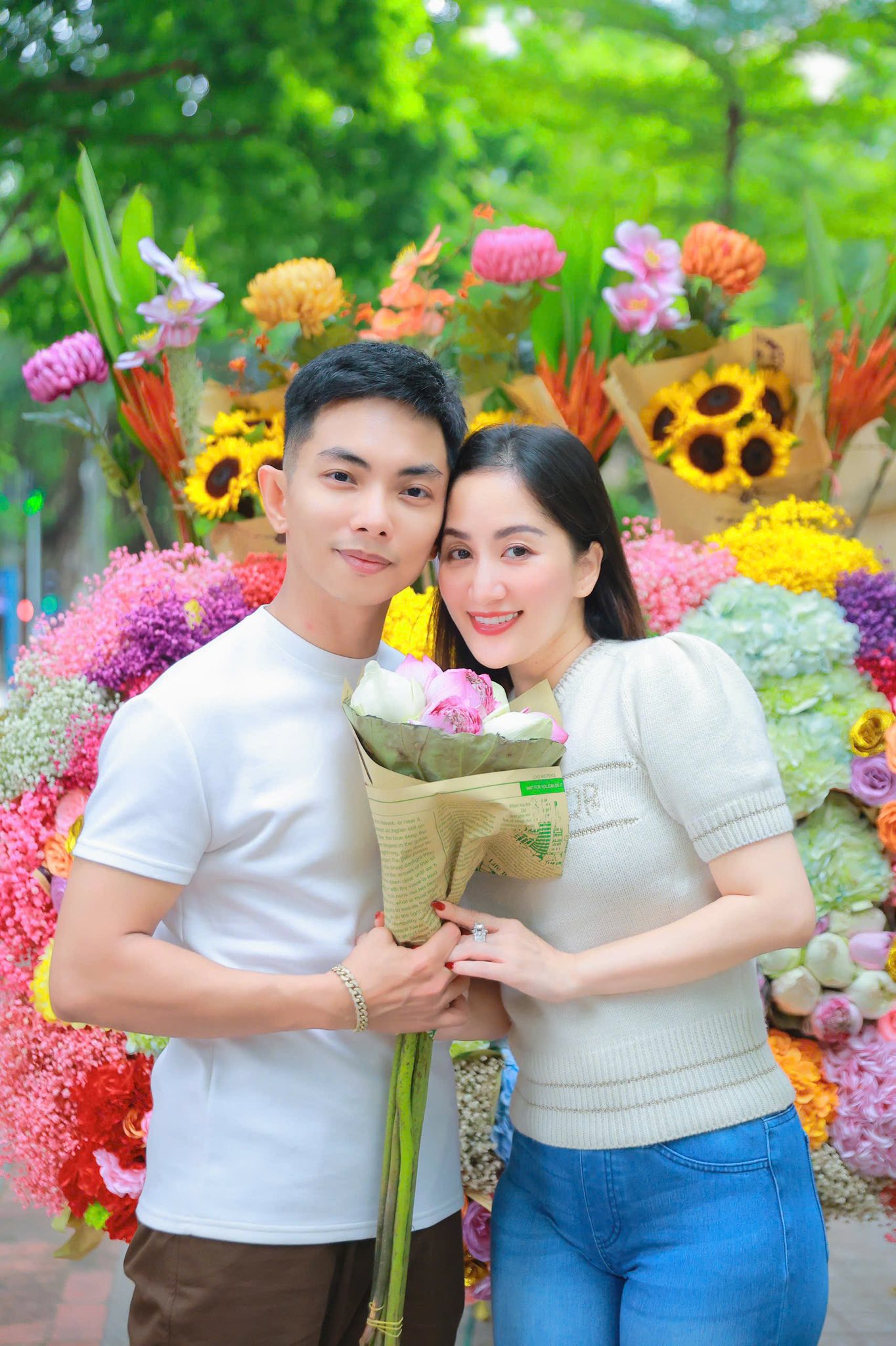 Nam nghệ sĩ cưới nữ viện trưởng hơn 12 tuổi, vợ rất ghen n&ecirc;n ngại ph&aacute;i nữ, chiều vợ hết mực- Ảnh 6.