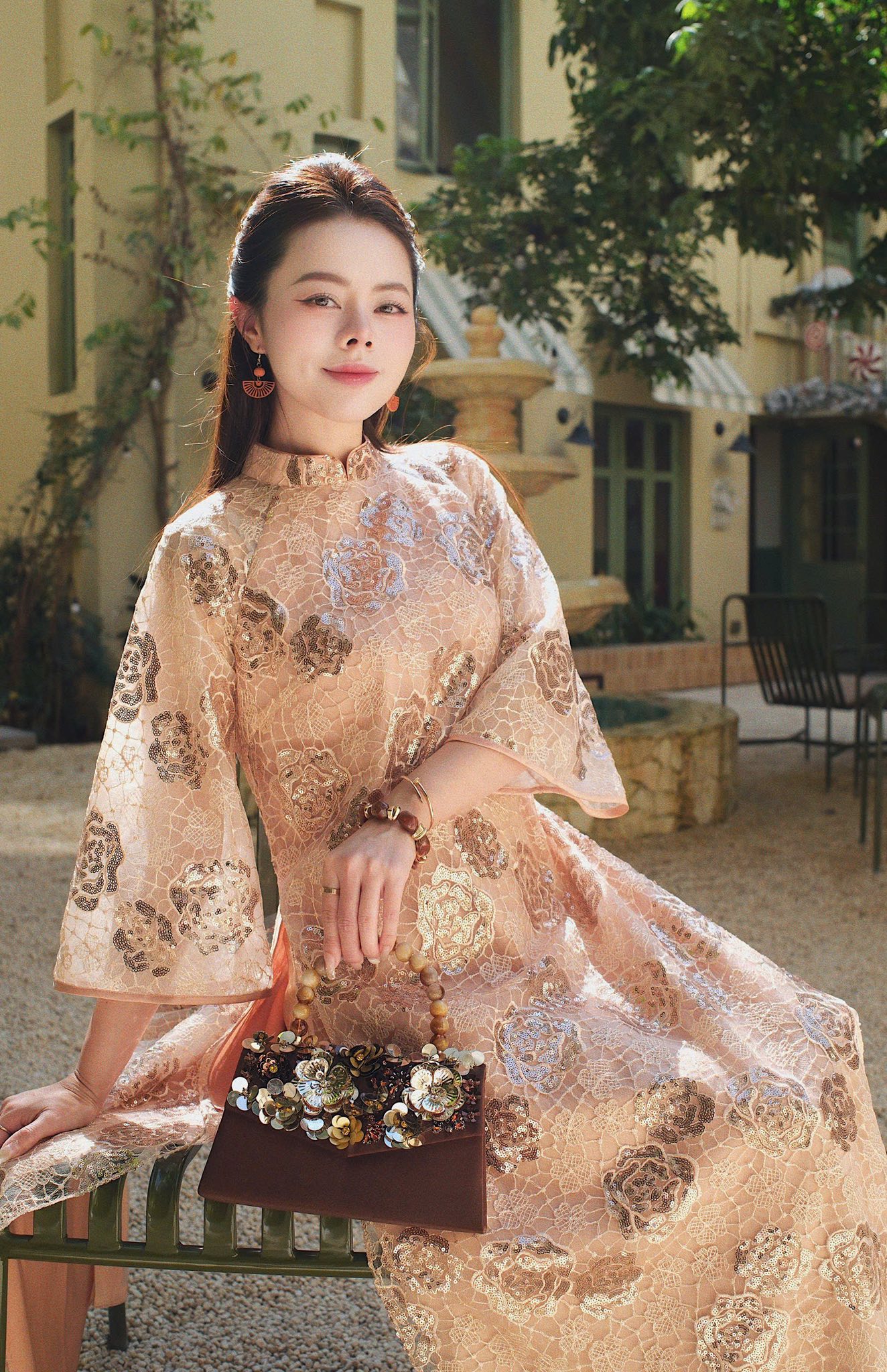 Bỏ tiền cho 5 brand áo dài này không luyến tiếc: Diện lên sang cả con người, 10 điểm không có nhưng!- Ảnh 19. Bỏ tiền cho 5 brand áo dài này không luyến tiếc: Diện lên sang cả con người, 10 điểm không có nhưng!- Ảnh 19.