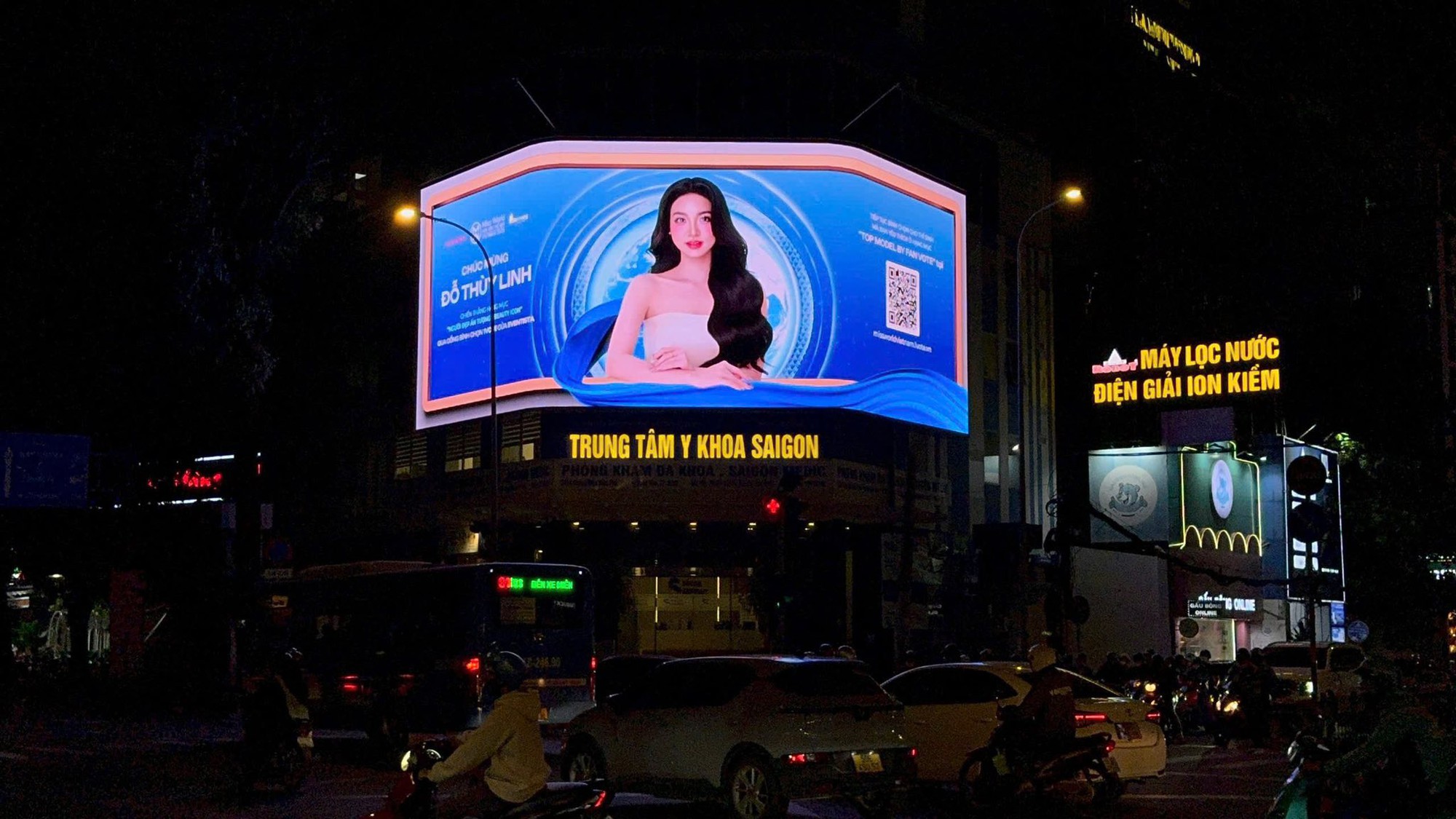 Ng&acirc;n h&agrave;ng giờ l&agrave; "th&aacute;nh địa" mỹ nh&acirc;n! C&oacute; ứng vi&ecirc;n thi Hoa hậu g&acirc;y sốt, l&ecirc;n cả biển c&aacute;o ngo&agrave;i trời- Ảnh 3.