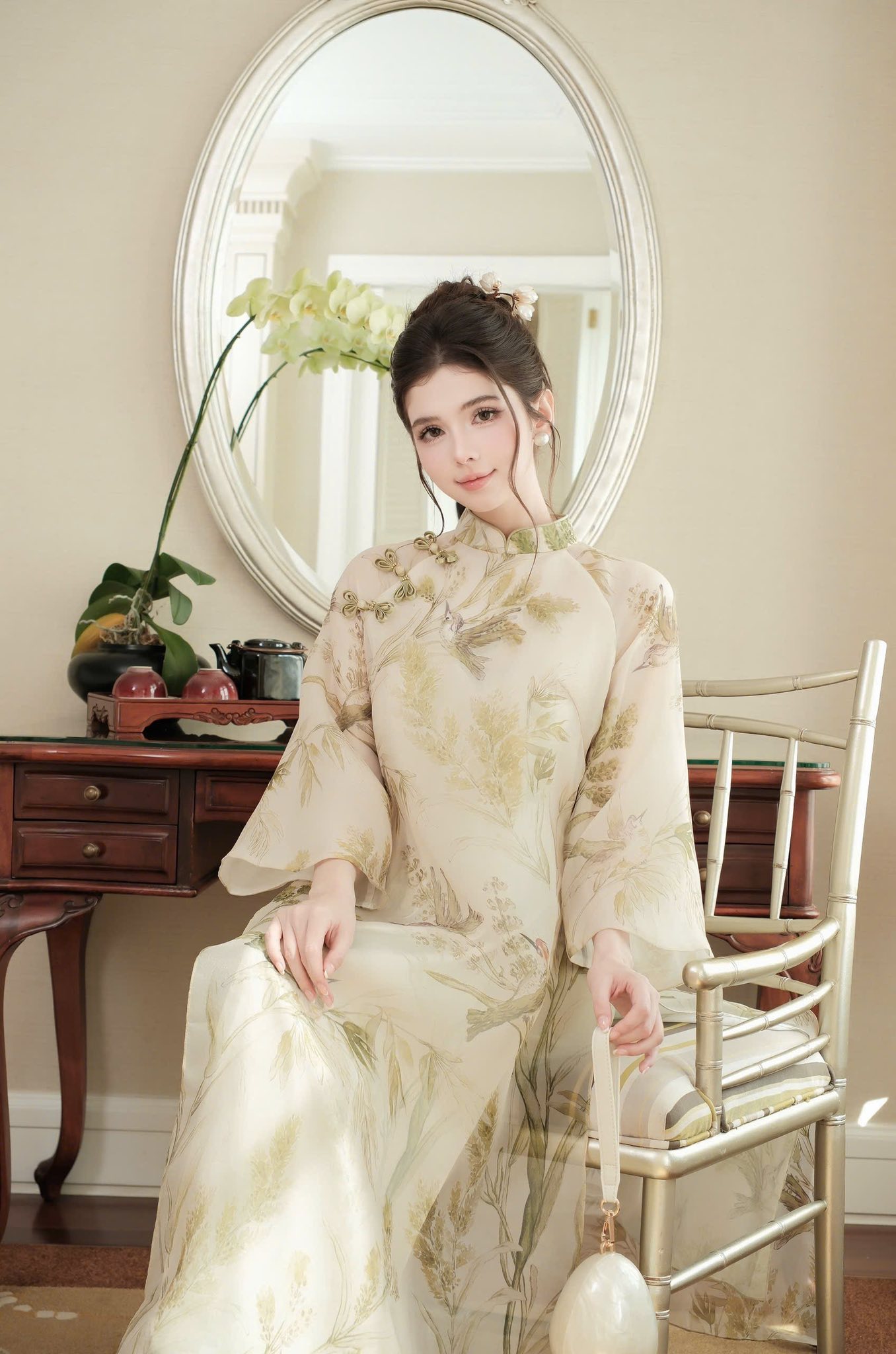 Bỏ tiền cho 5 brand áo dài này không luyến tiếc: Diện lên sang cả con người, 10 điểm không có nhưng!- Ảnh 20. Bỏ tiền cho 5 brand áo dài này không luyến tiếc: Diện lên sang cả con người, 10 điểm không có nhưng!- Ảnh 20.