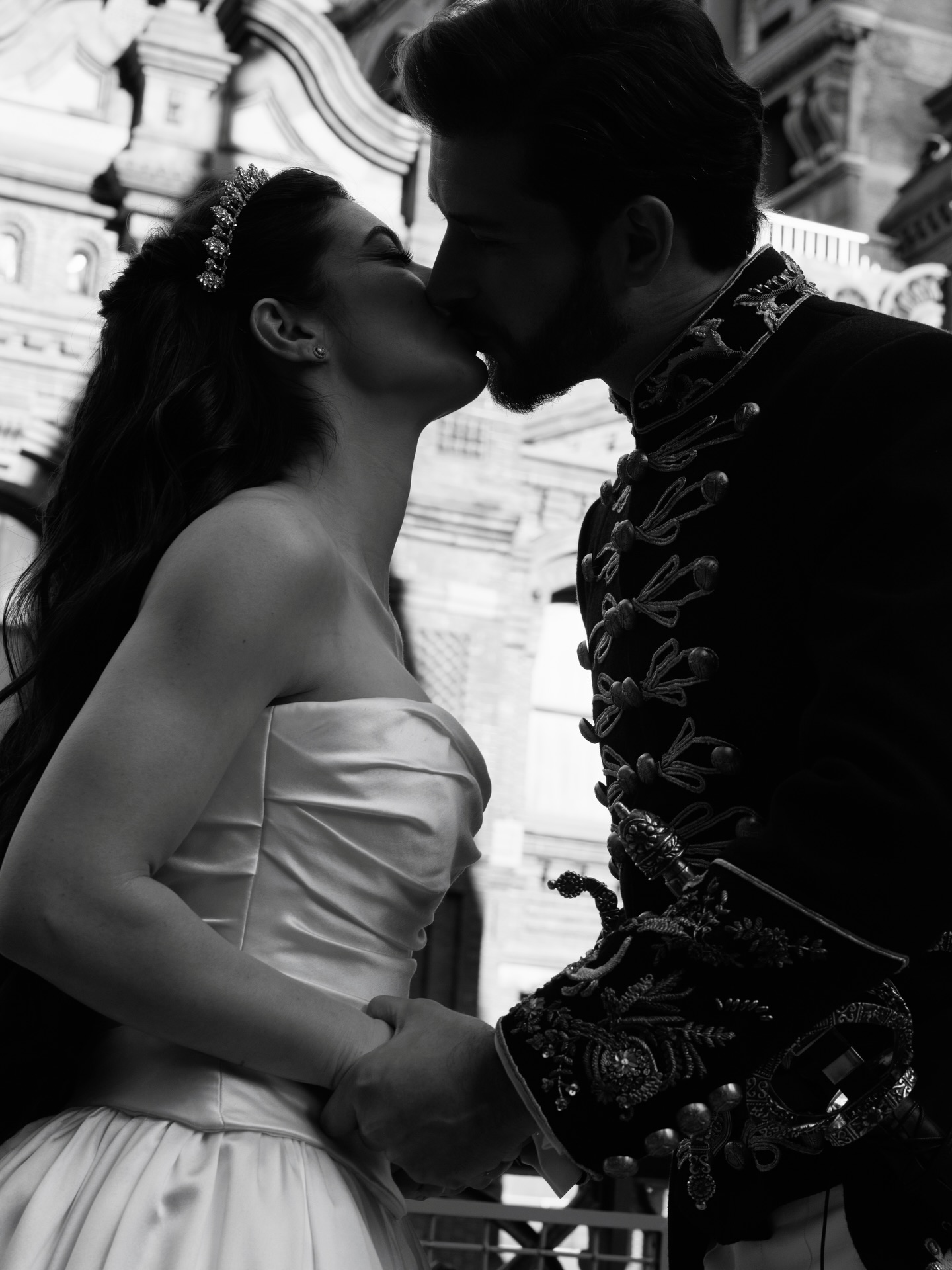 Nữ thần &acirc;m nhạc LMHT Worlds l&ecirc;n xe hoa c&ugrave;ng sếp lớn T1, ảnh cưới g&acirc;y b&atilde;o MXH v&igrave; visual đẹp xuất sắc!- Ảnh 2.