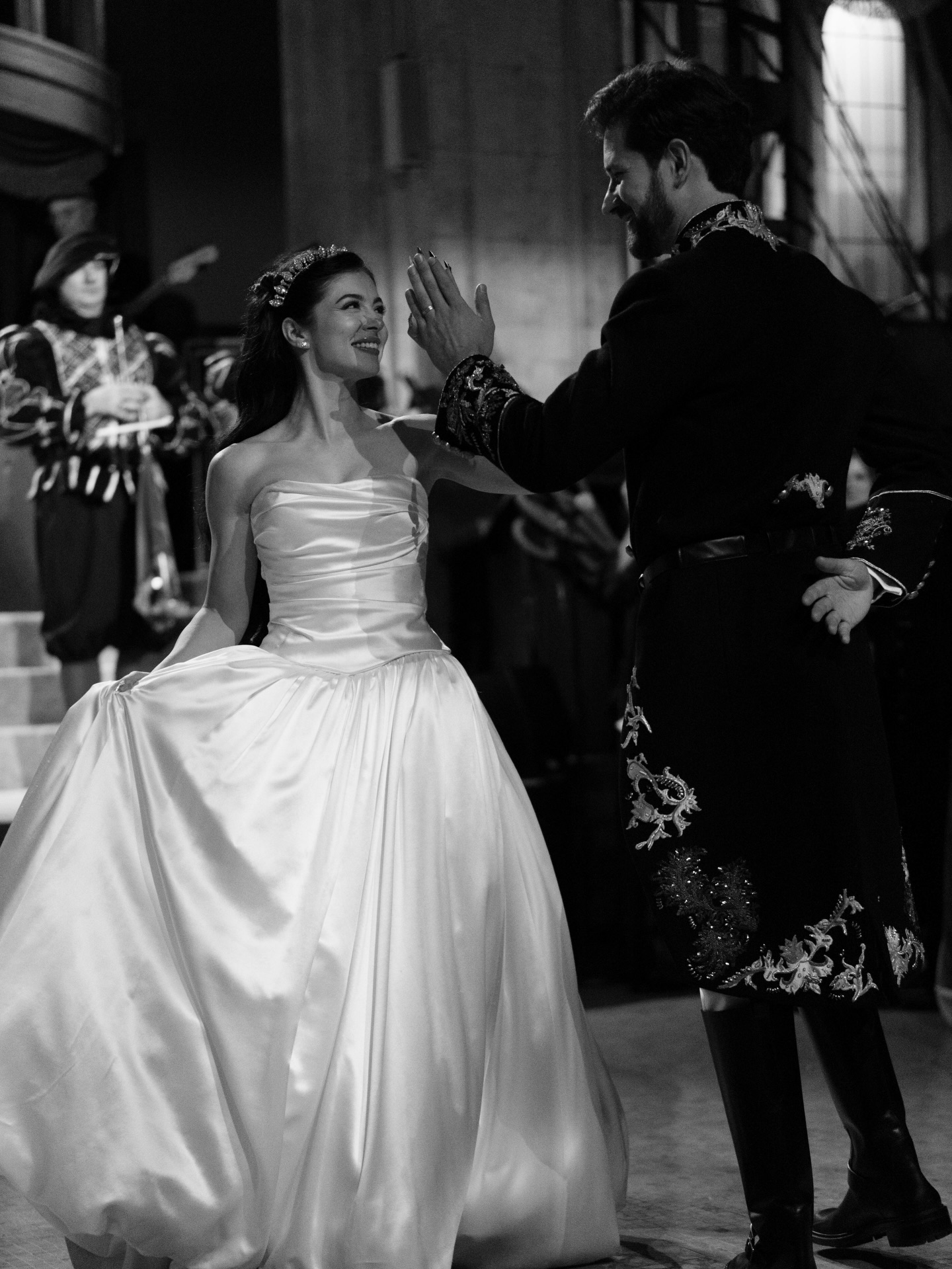 Nữ thần &acirc;m nhạc LMHT Worlds l&ecirc;n xe hoa c&ugrave;ng sếp lớn T1, ảnh cưới g&acirc;y b&atilde;o MXH v&igrave; visual đẹp xuất sắc!- Ảnh 3.