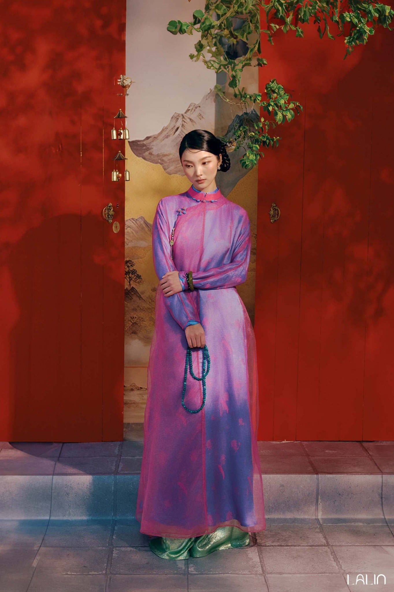 Bỏ tiền cho 5 brand áo dài này không luyến tiếc: Diện lên sang cả con người, 10 điểm không có nhưng!- Ảnh 14. Bỏ tiền cho 5 brand áo dài này không luyến tiếc: Diện lên sang cả con người, 10 điểm không có nhưng!- Ảnh 14.