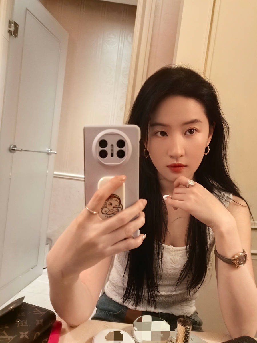 Kh&oacute; tin nổi đ&acirc;y l&agrave; gương mặt thật của Lưu Diệc Phi- Ảnh 4.