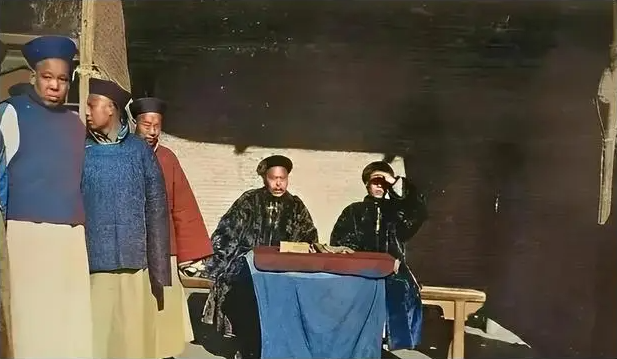 16 ảnh g&acirc;y ngỡ ng&agrave;ng cuối nh&agrave; Thanh: B&eacute; g&aacute;i l&agrave;m con d&acirc;u từ 4 tuổi, thiếu nữ luyện v&otilde; tr&aacute;i ngược phim ảnh- Ảnh 11.