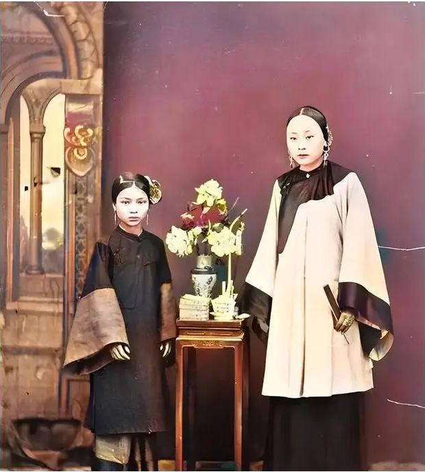 16 ảnh g&acirc;y ngỡ ng&agrave;ng cuối nh&agrave; Thanh: B&eacute; g&aacute;i l&agrave;m con d&acirc;u từ 4 tuổi, thiếu nữ luyện v&otilde; tr&aacute;i ngược phim ảnh- Ảnh 2.